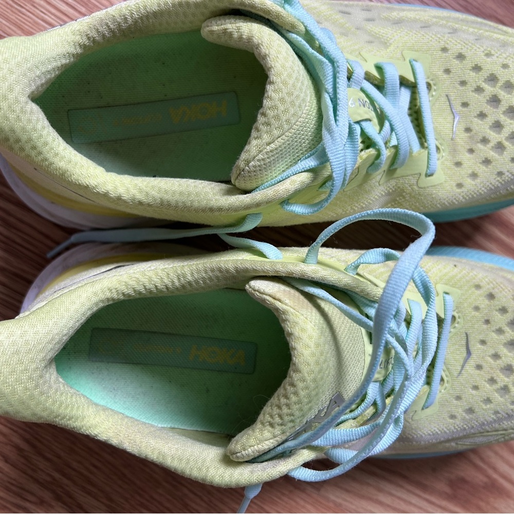 Women's  HOKA CLIFTON Athletic Shoes - size 10.5 - Picture 4 of 5